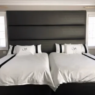 Velvet White Black