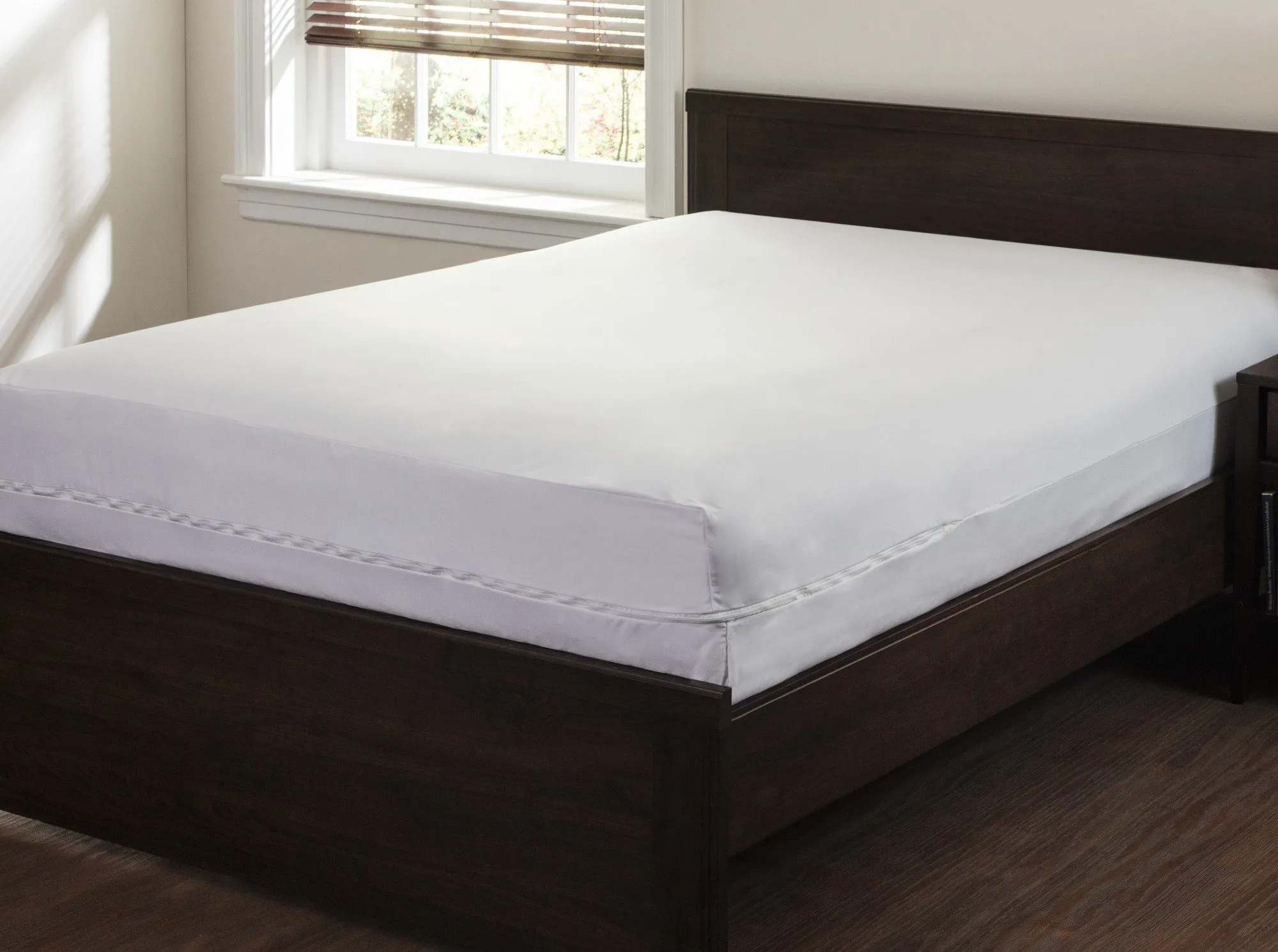 Guardmax Zippered Bed Bug Proof Waterproof Cotton Top Mattress Protector - Image 2