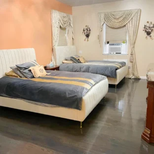 Cozy Gray Gold Mirror Style