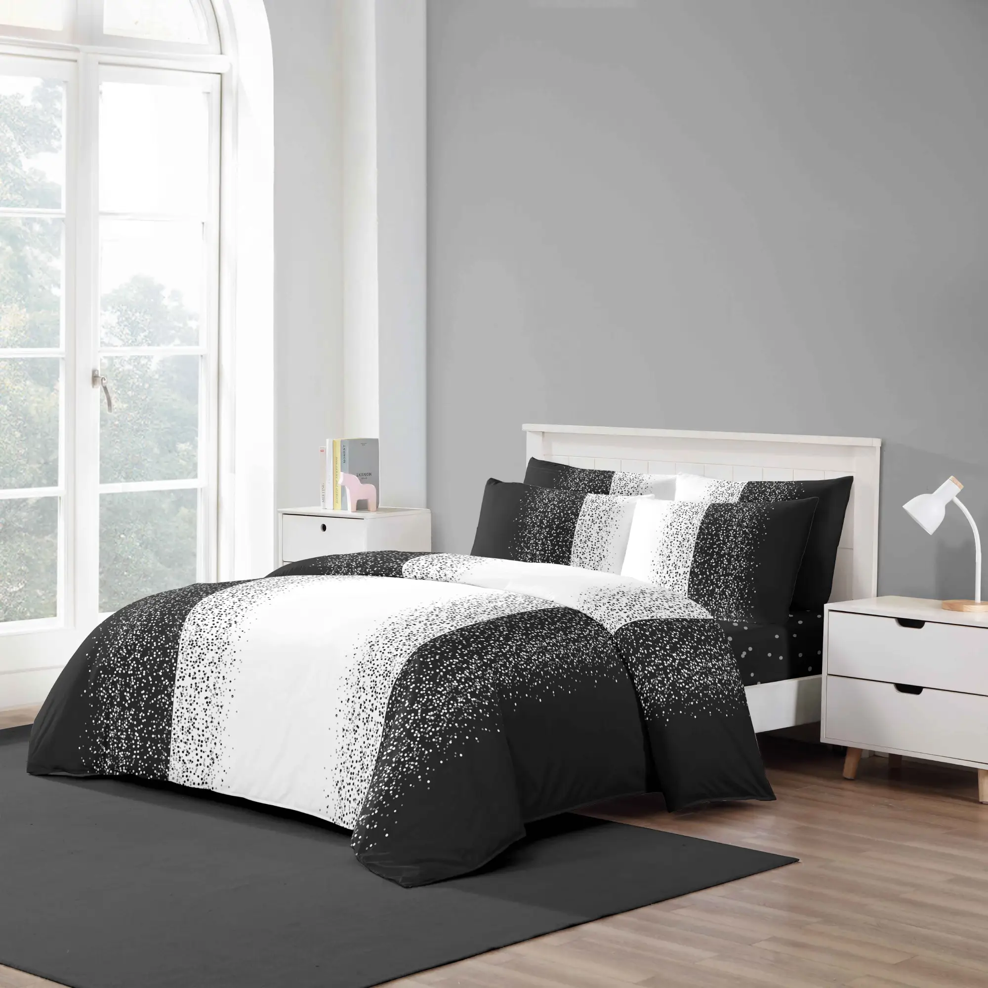 Dotted Hotel Style Black