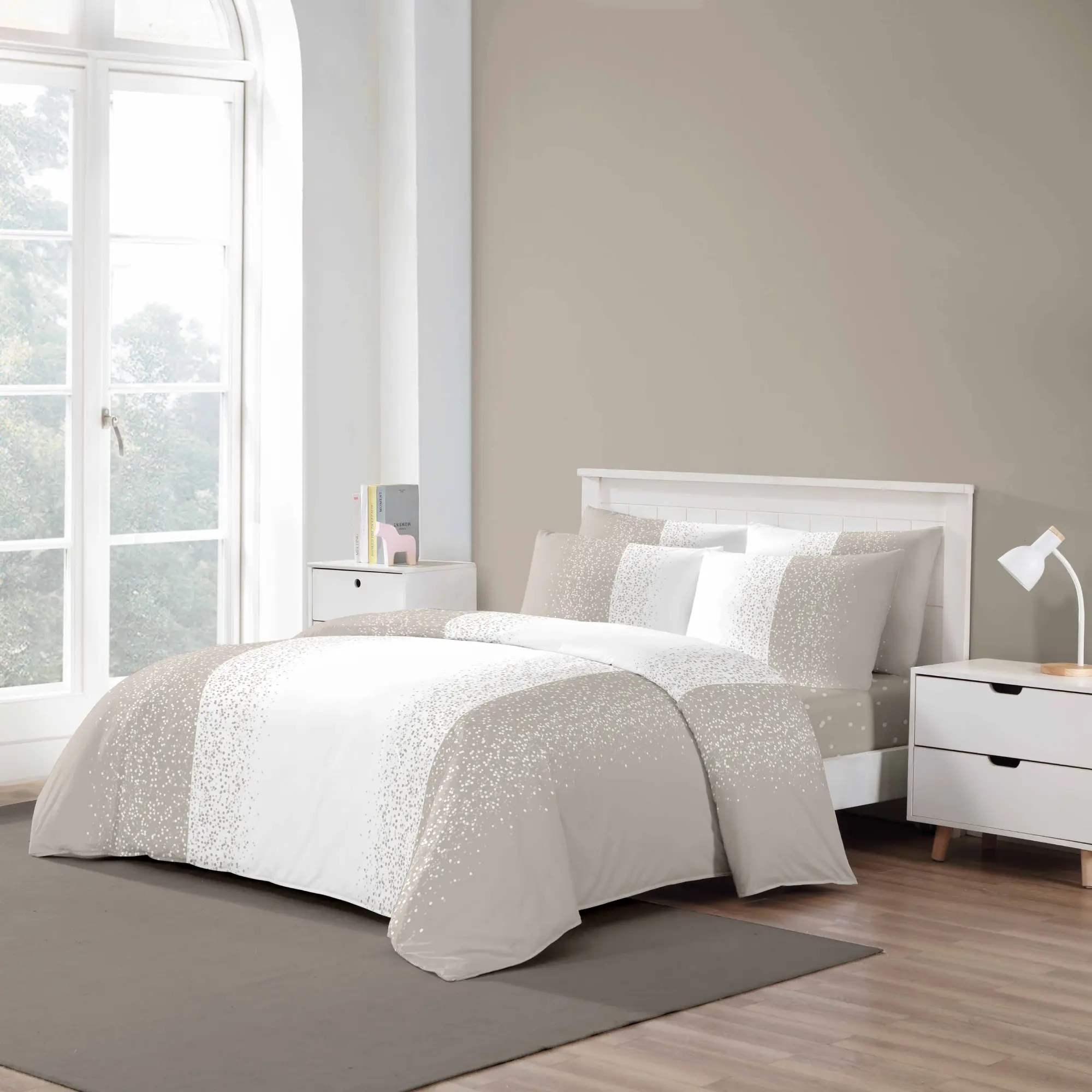 Dotted Hotel Style Taupe